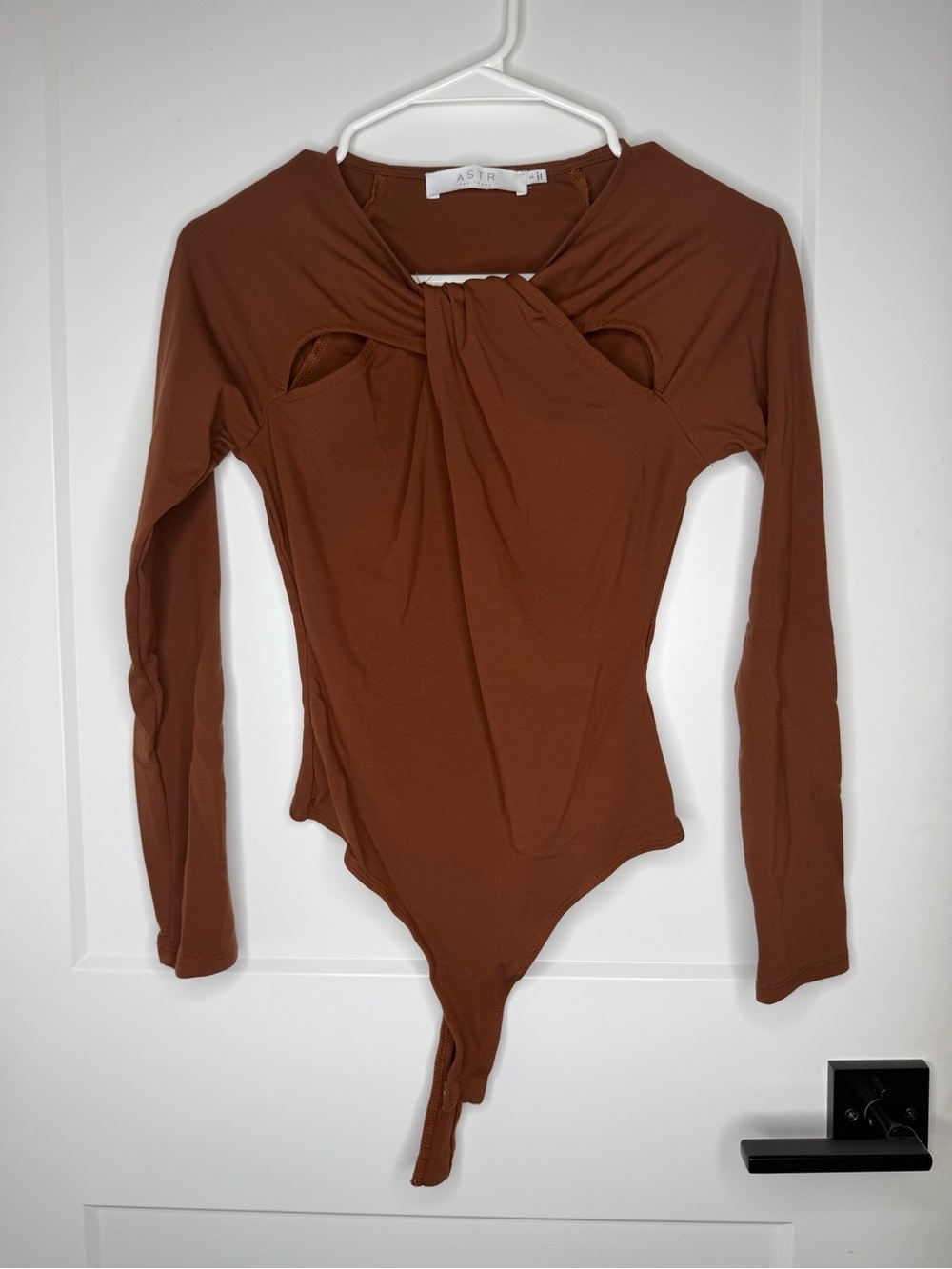 Astr Rust Brown Twist-Front Long-Sleeve Bodysuit